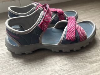 Sandalias niña agua talla 36/37 decathlon. Muy poc