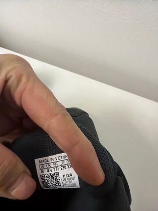 Zapatillas Adidas Megaride Negras y Plateadas