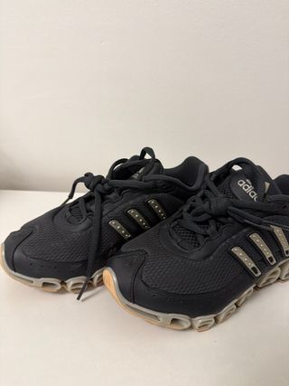 Zapatillas Adidas Megaride Negras y Plateadas