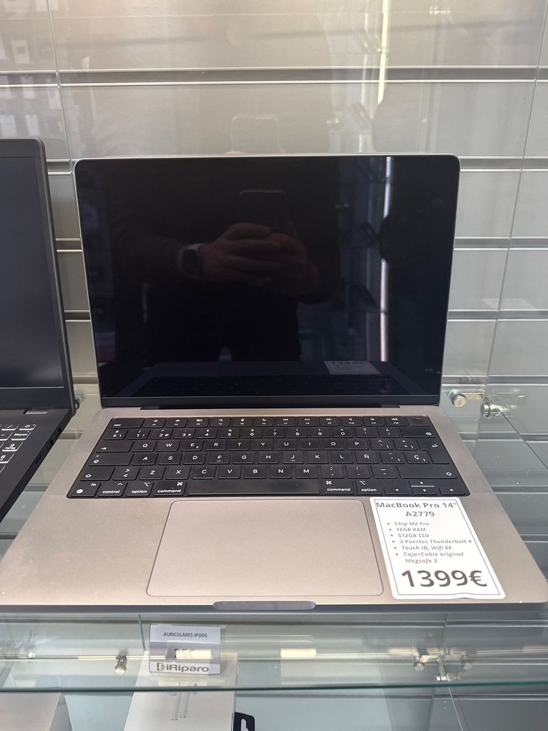 MacBook Pro 14 A2779 M2 Pro 16GB Marca tapa