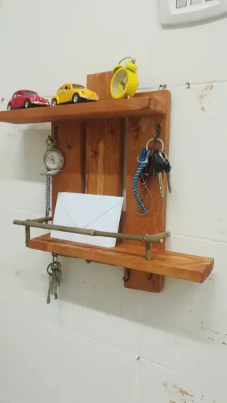 Portachiavi in legno con 6 ganci