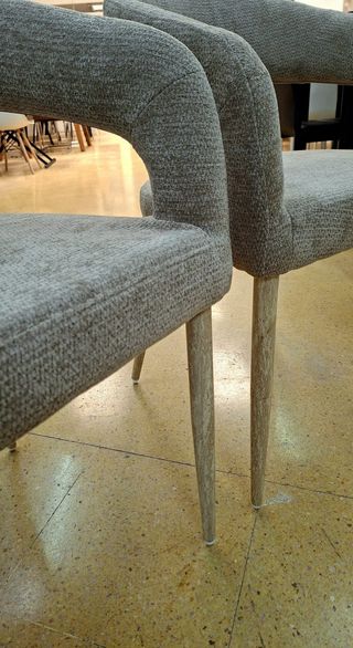 CONJUNTO DE SILLAS RÚSTICAS Y ELEGANTES