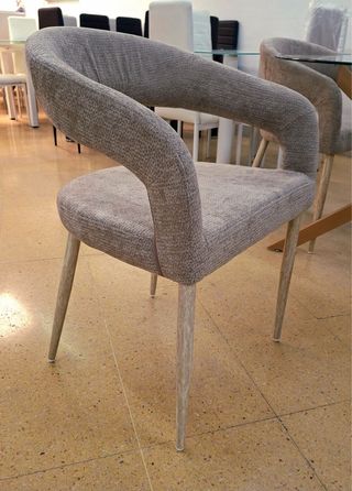 CONJUNTO DE SILLAS RÚSTICAS Y ELEGANTES