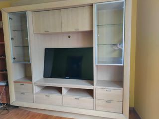 Mueble de salón madera y cristal