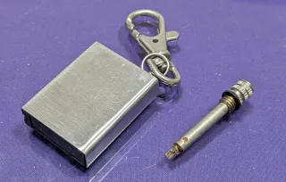 Coppia di accendini vintage