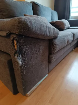 Sofá chaise longue tela gris mas dos puff