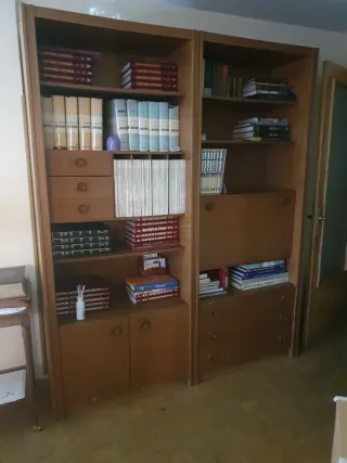 Librería modular de madera
