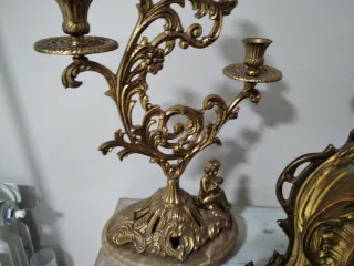 Reloj y 2 candelabros dorados