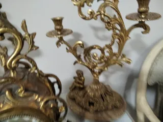 Reloj y 2 candelabros dorados