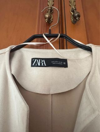 Chaqueta larga Zara antelina beige
