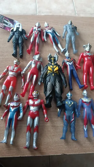 Lote Kaijus Sofubi Variados