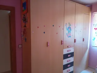 Armario de madera infanti.