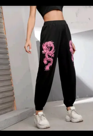 Pantalón chándal negro con dragón rosa