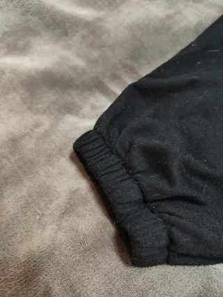 Pantalón chándal negro con dragón rosa