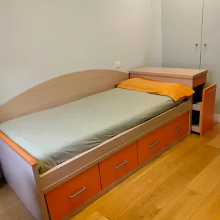 Cama juvenil con zapatero y baldas