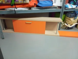 Cama juvenil con zapatero y baldas