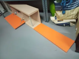 Cama juvenil con zapatero y baldas