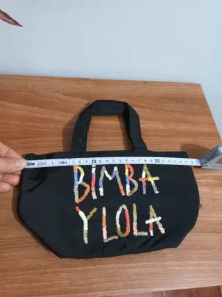 Bolsita mano BIMBA Y LOLA negra bordada