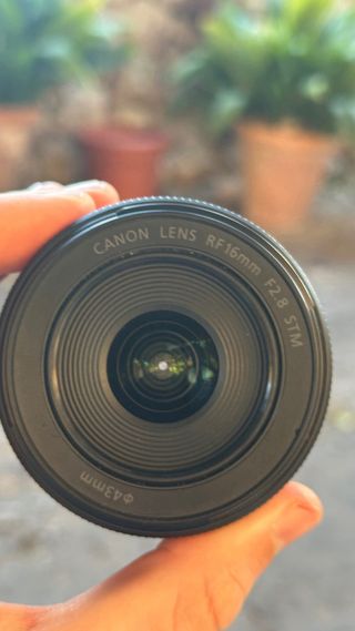 Objetivo Canon RF 16mm f/2.8 STM