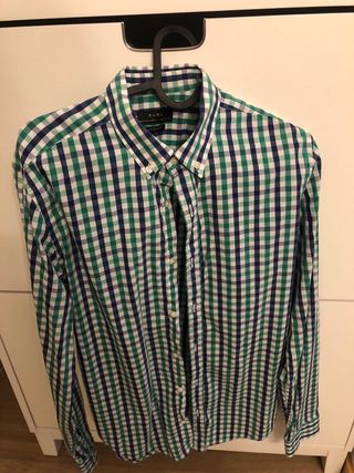 Lote 10 camisas talla S o M de Zara o Springfield.