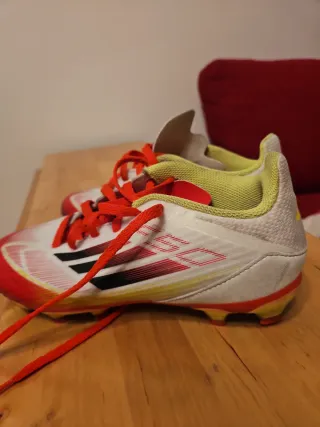 Scarpe da calcio Adidas per bambini, taglia 34