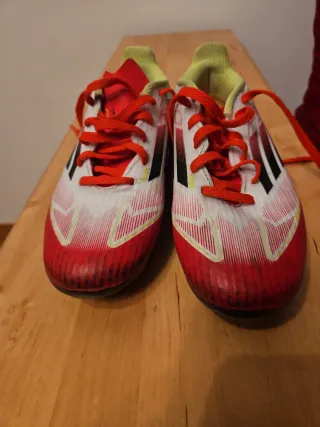 Scarpe da calcio Adidas per bambini, taglia 34