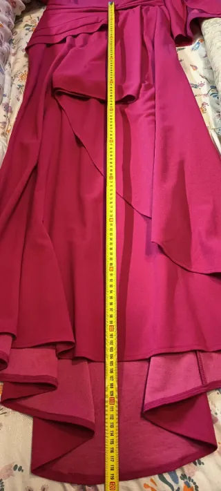 Vestido para eventos rosa magenta.