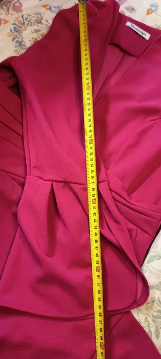 Vestido para eventos rosa magenta.