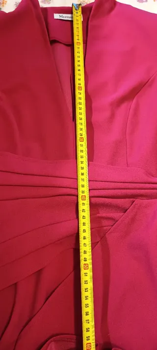 Vestido para eventos rosa magenta.