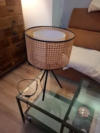 Lámpara de mesa ratán