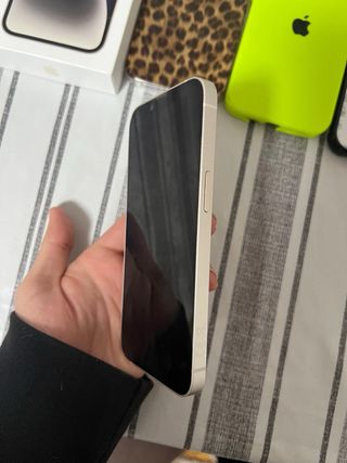 iPhone 14 Blanco + 3 Fundas