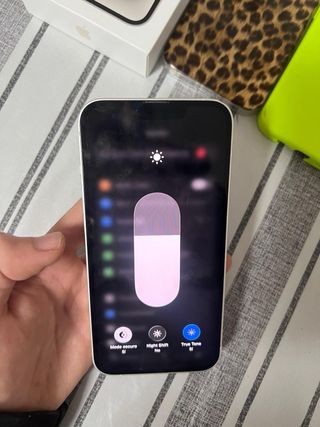 iPhone 14 Blanco + 3 Fundas