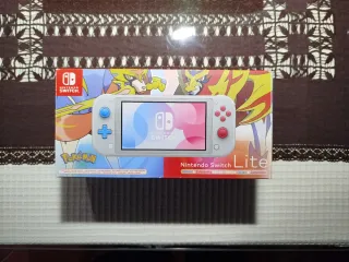 Nintendo Switch Lite Pokémon Spada e Scudo
