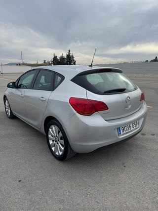 Opel Astra 2010