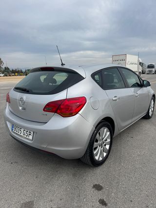 Opel Astra 2010