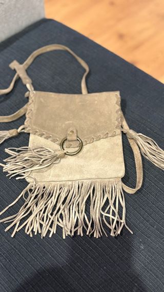 Bolso de ante con flecos