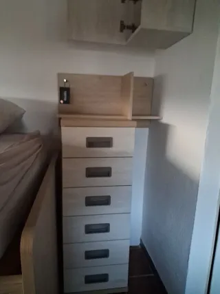 Cama compacta con cajones, estantería y almacenaje