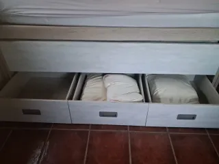 Cama compacta con cajones, estantería y almacenaje