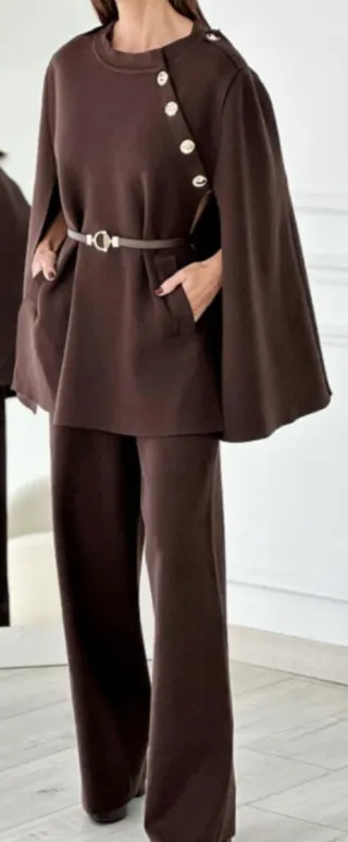 Conjunto punto capa y pantalón marrón