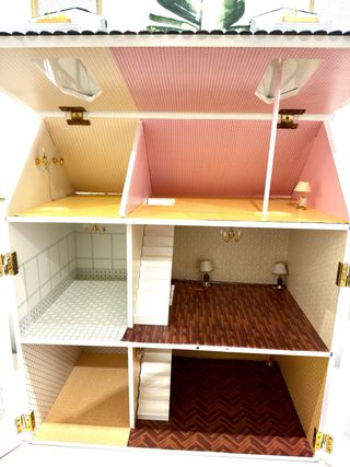 Casa de muñecas victoriana de madera