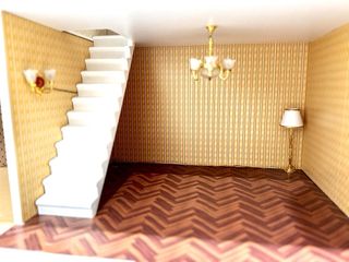 Casa de muñecas victoriana de madera