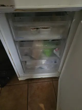 Nevera Indesit blanca