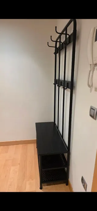 Perchero de metal negro