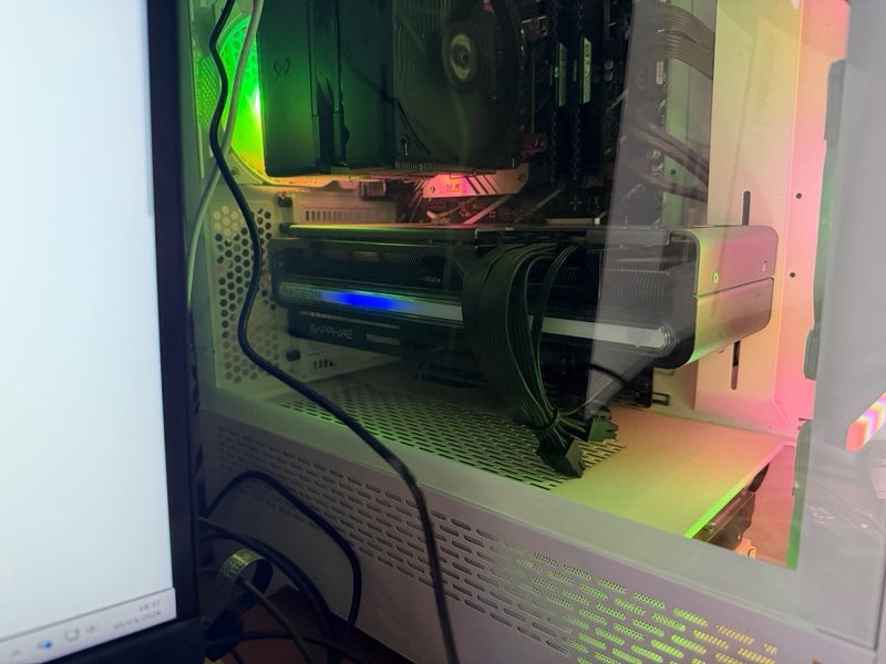 Sapphire NITRO AMD Radeon RX 7800 XT afbeelding 3