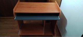 Escritorio de madera movible