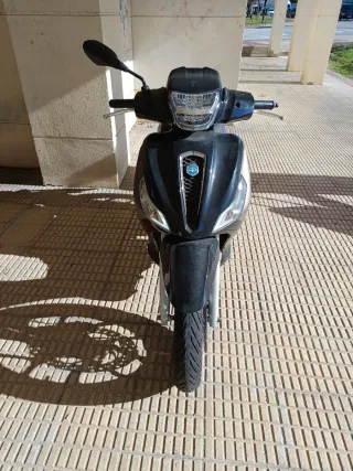 Piaggio Medley 125 Marrón/Gri Año 2022 4.500 Km.