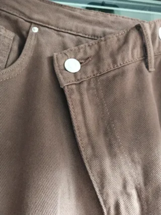 Pantalón vaquero marrón ancho