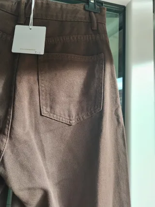Pantalón vaquero marrón ancho