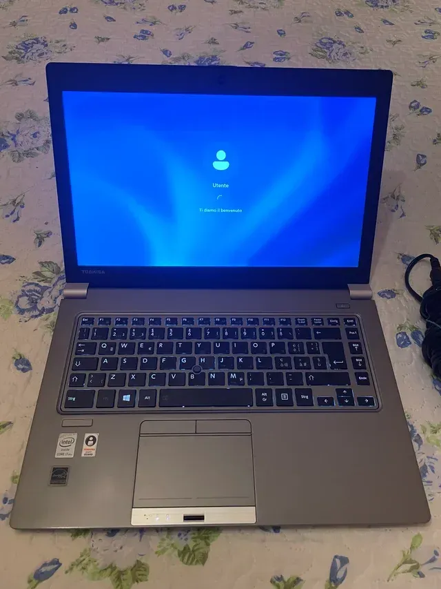 Portátil Toshiba Gris