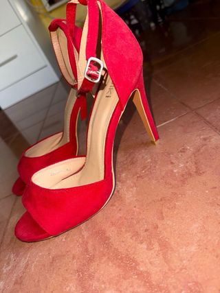 Sandali rossi con tacco alto Zuiki